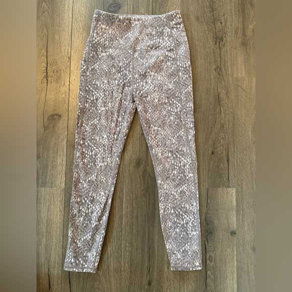 Varley Gray White Patterned Athletic Leggings with Pockets Size Medium - Picture 1 of 9
